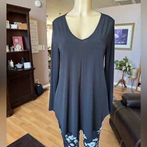 Franne Golde black long sleeves Vneck blouse-size L